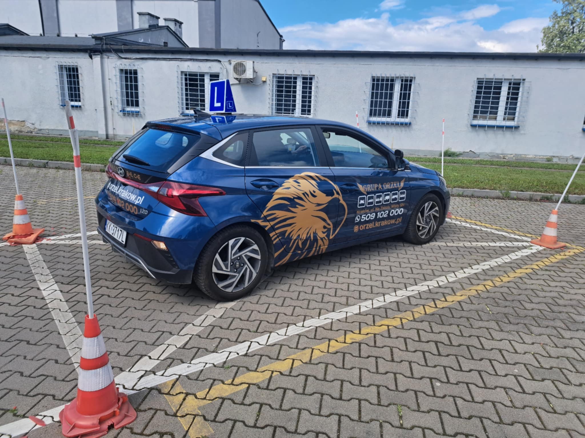 Hyundai szkoły jazdy Orzeł na placu manewrowym